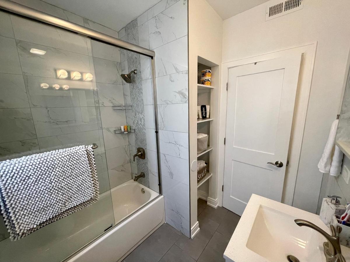 The Blue Golden Luxury Modern 3- Bedroom Apartment In Chicago Esterno foto